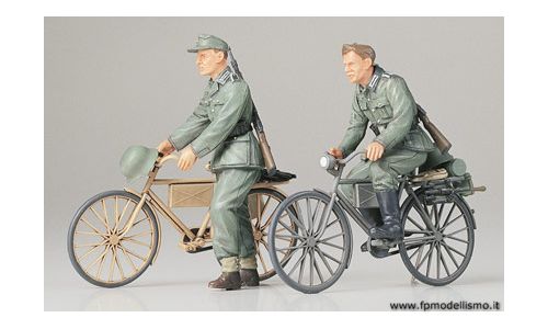 German Soldiers with Bicycles in scala 1:35 TA35240 * EURO 10,90 in Kit ** EURO 20,90 Costruito (Iva Incl.)

 Art. Temporaneamente NON Disponibile