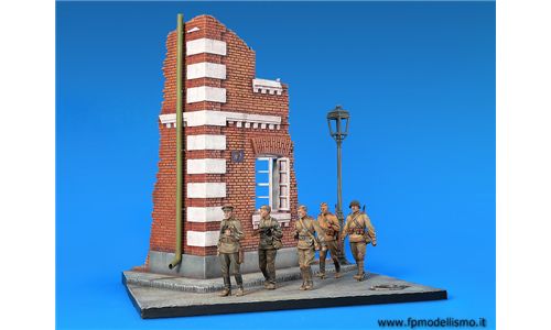 Infantry in The City in scala 1/35 MiniArt 36014 * EURO 27,90 in Kit * Euro 77,90 Costruiti (Iva Incl.) 