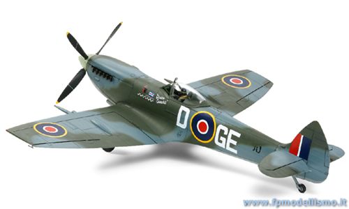 Supermarine Spitfire Mk.XVIe Scala 1:32 Tamiya 60321 Costruito e Verniciato EURO 307,00 * in Kit 157,00 (Iva Incl.) * Prodotto su Prenotazione